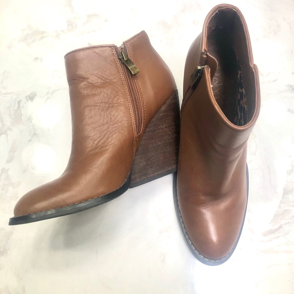 Reba ankle wedge booties